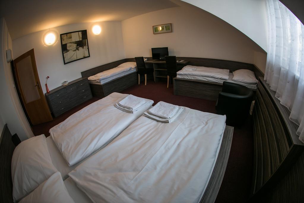 Hotel Rose Břeclav المظهر الخارجي الصورة