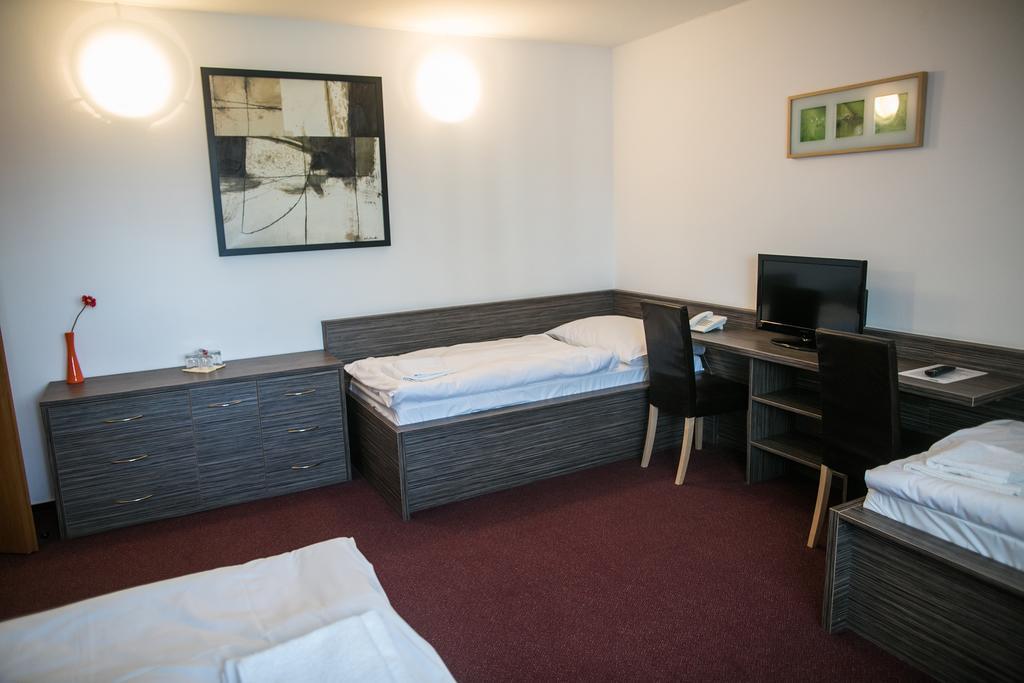 Hotel Rose Břeclav المظهر الخارجي الصورة