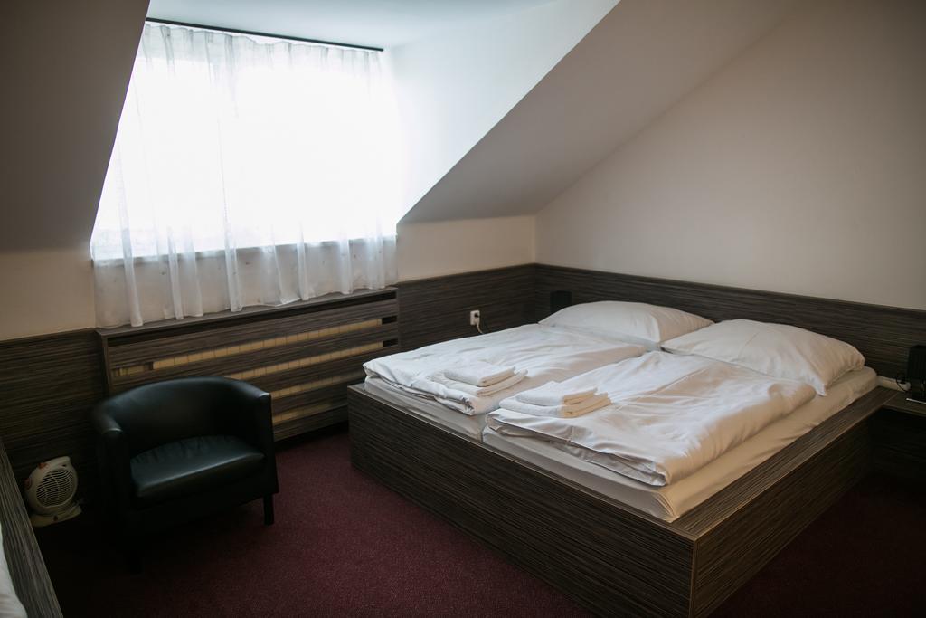 Hotel Rose Břeclav المظهر الخارجي الصورة
