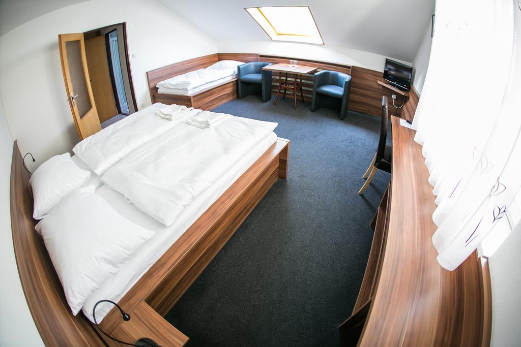 Hotel Rose Břeclav المظهر الخارجي الصورة