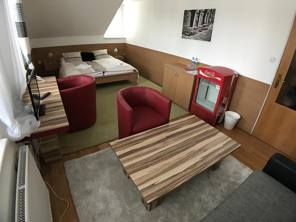 Hotel Rose Břeclav المظهر الخارجي الصورة