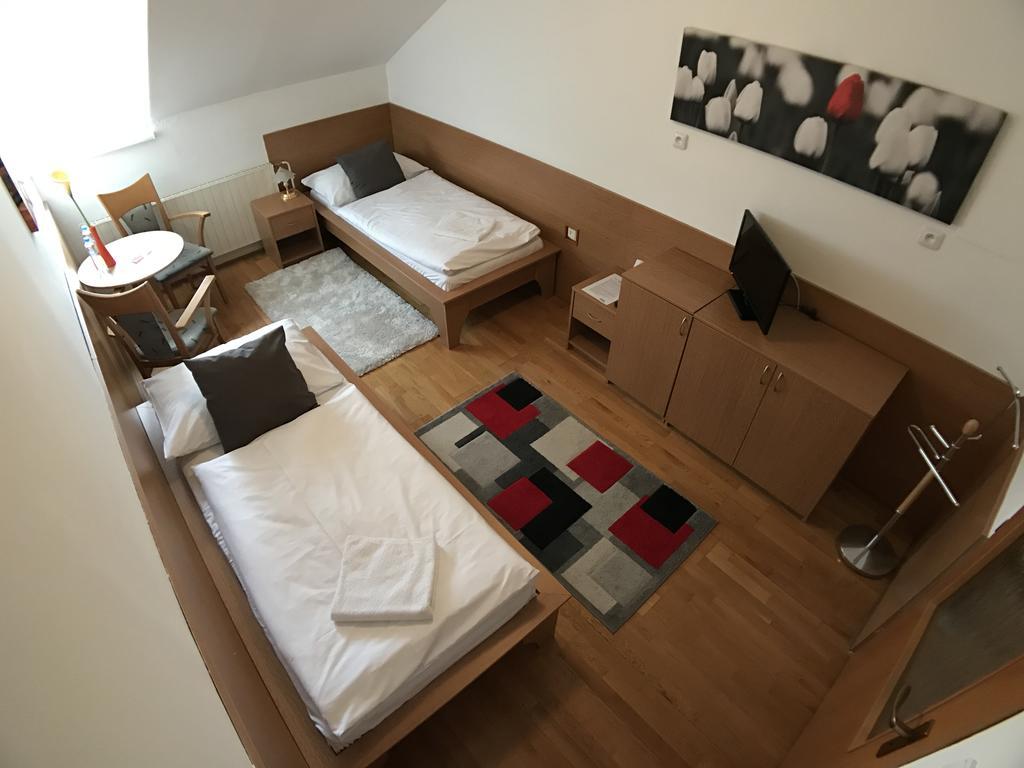 Hotel Rose Břeclav المظهر الخارجي الصورة