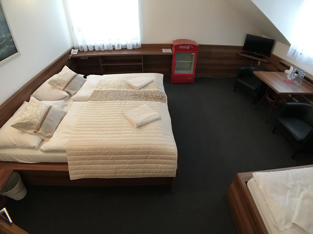 Hotel Rose Břeclav المظهر الخارجي الصورة