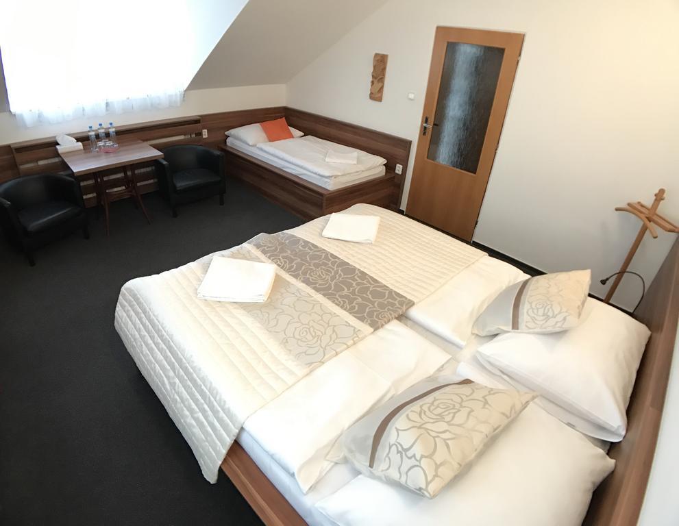 Hotel Rose Břeclav المظهر الخارجي الصورة