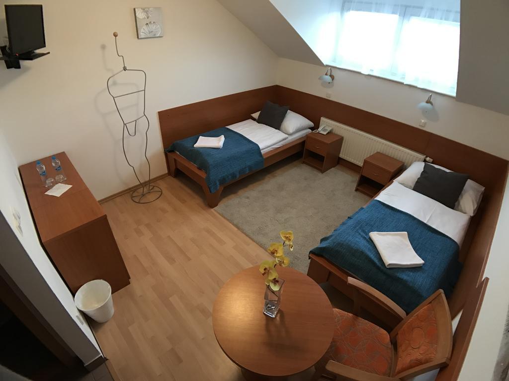 Hotel Rose Břeclav المظهر الخارجي الصورة