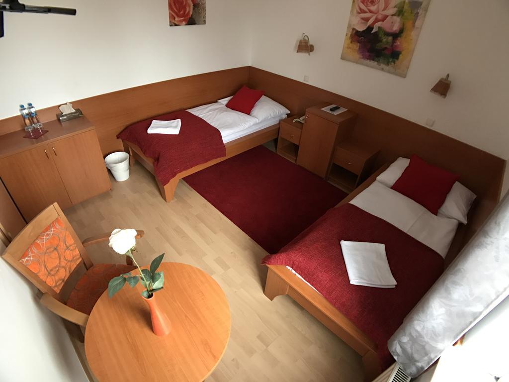 Hotel Rose Břeclav المظهر الخارجي الصورة